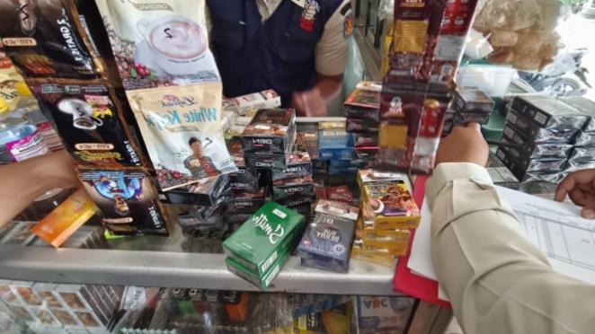 Ratusan Bungkus Rokok Ilegal Disita dari Dua Kecamatan